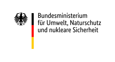 Logo des Bundesministeriums f&uuml;r Umwelt, Naturschutz und nukleare Sicherheit mit schwarz-rot-goldenem Farbverlauf.
